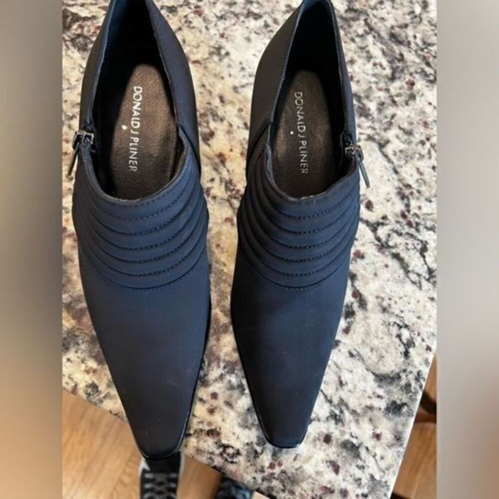 Donald J Pilner black heels